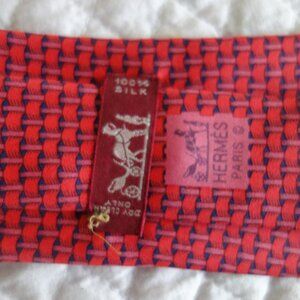 (d)	HERMES Made in France Red Woven Pattern Silk Tie - #7269 MA